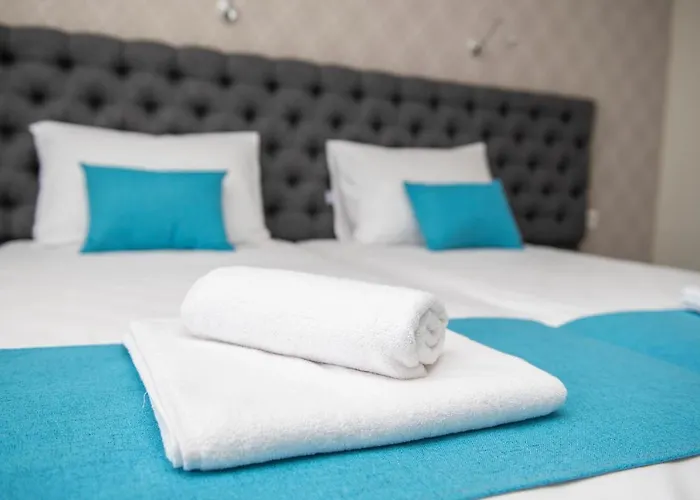 Oasis Del Sol - Front 3* 洛泽内茨